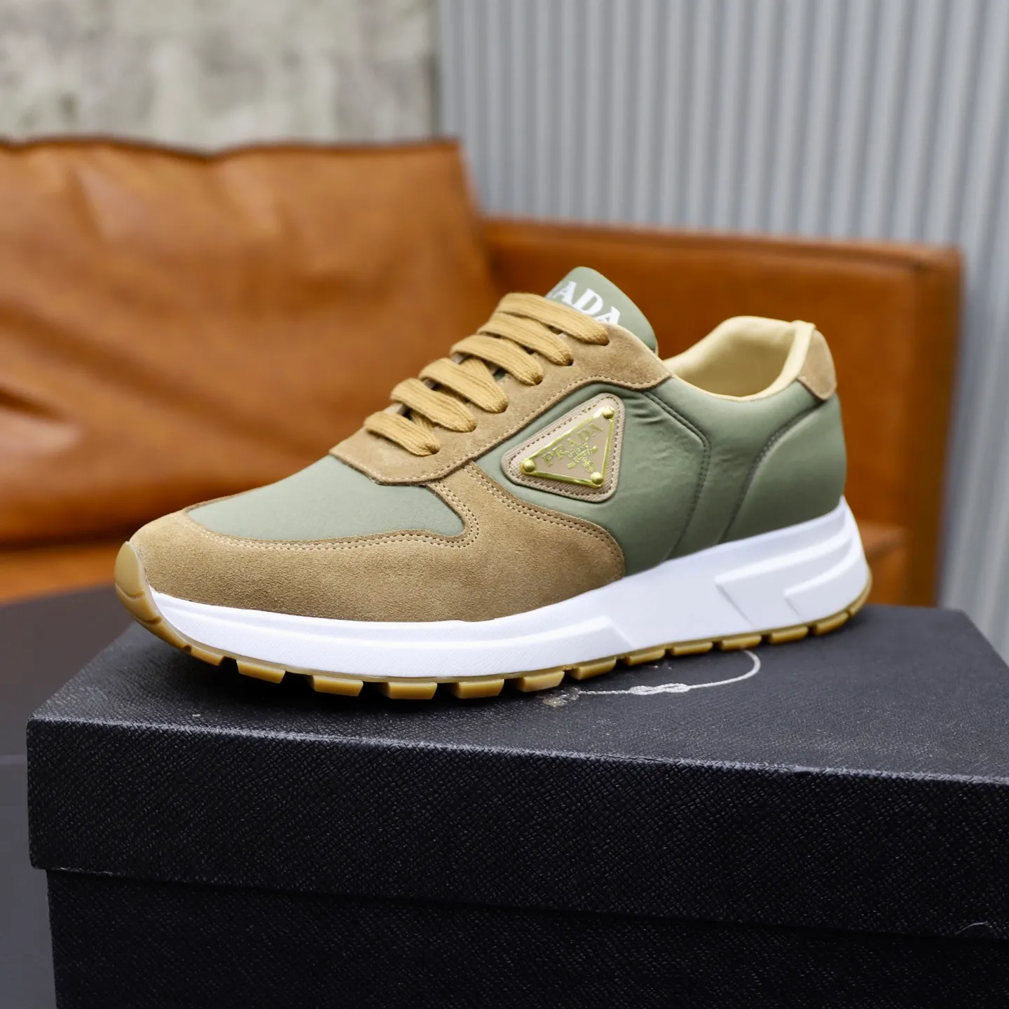 Men's shoes 💰462💰🙅‍♂️🙅‍♂️🙅‍♂️ Brand: PRADA Standard code: 38–44 (45 can be customized) Grade: Same as the official website Material: Original cowhide fabric Comfortable sheepskin lining Lightweight and wear-resistant outsole Style category: Men's fashionable casual shoes and boots Running sneakers Distinguished luxury brand elements Top luxury Color: actual picture color